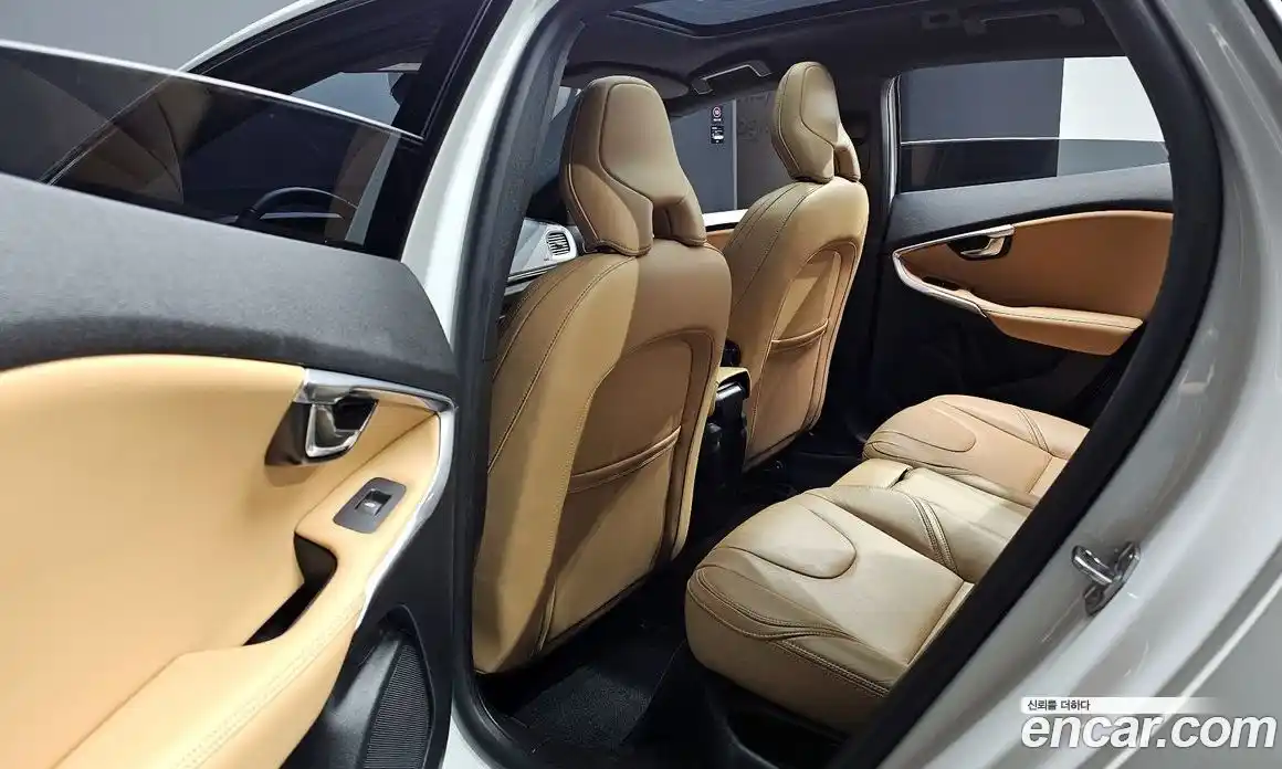 Volvo V40 2018 2.0 гидро в Москве № 1348831, фото 16