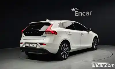 Volvo V40 2018 2.0 гидро в Москве № 1348831, миниатюра 2