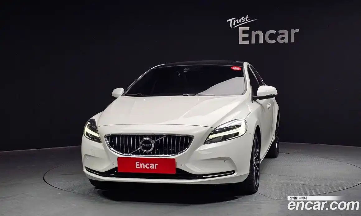 Volvo V40 2018 2.0 гидро в Москве № 1348831, фото 3
