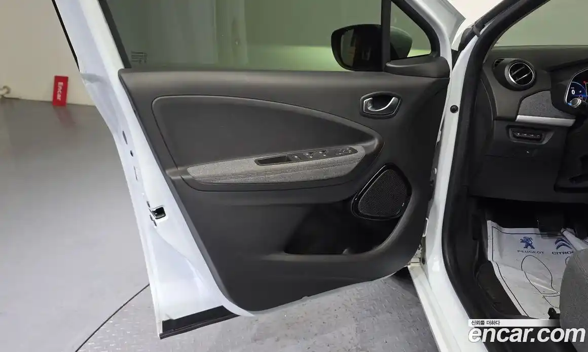Renault Zoe 2021 0.2 гидро в Москве № 1402256, фото 14