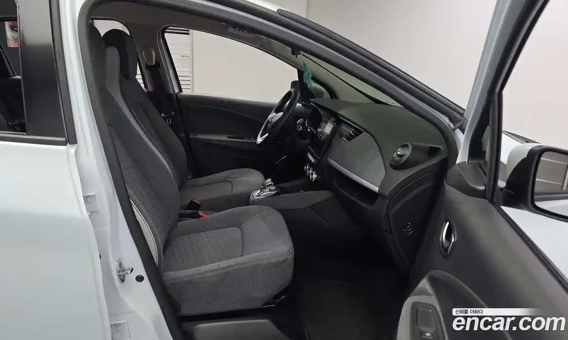 Renault Zoe 2021 0.2 гидро в Москве № 1402256, фото 18