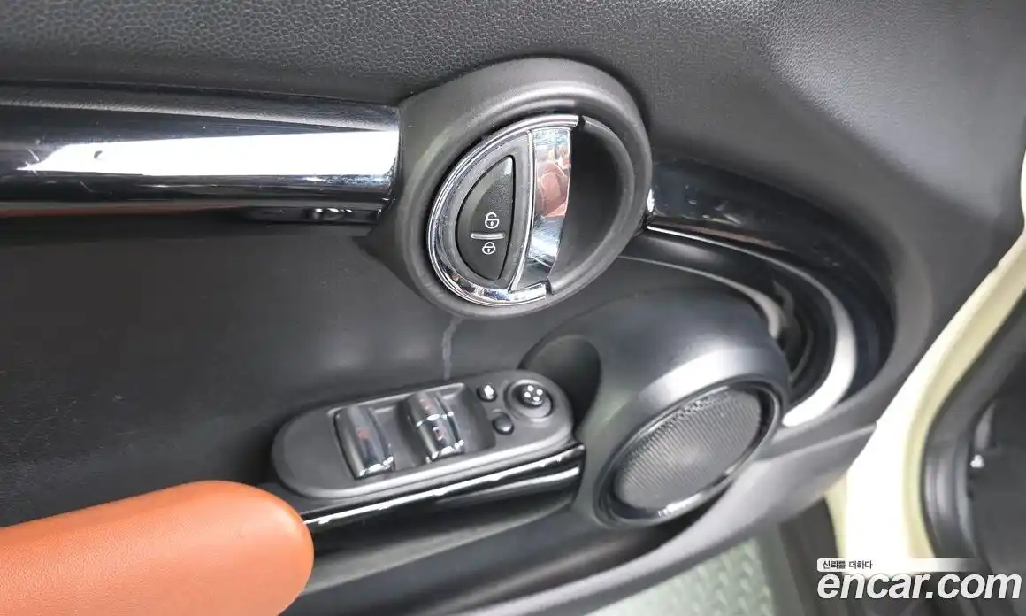 Mini Cooper Convertible 2022 2.0 гидро в Москве № 1405230, фото 30