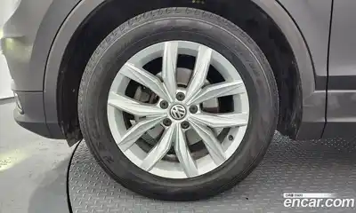 Volkswagen Tiguan 2020 2.0 гидро в Москве № 1405571, миниатюра 5