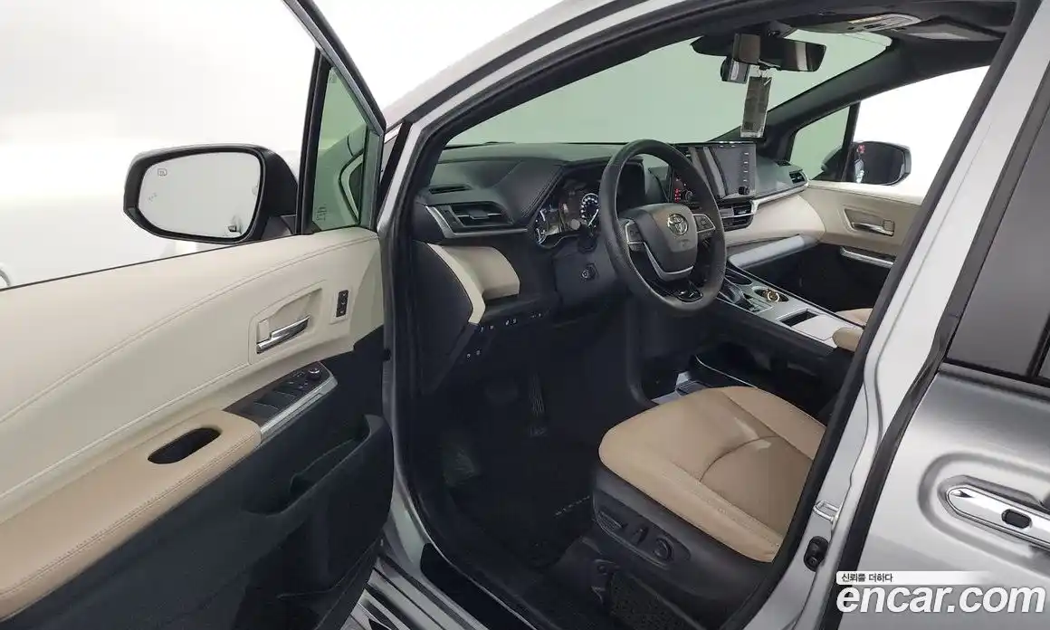 Toyota Sienna 2022 2.5 гидро в Москве № 1550042, фото 13