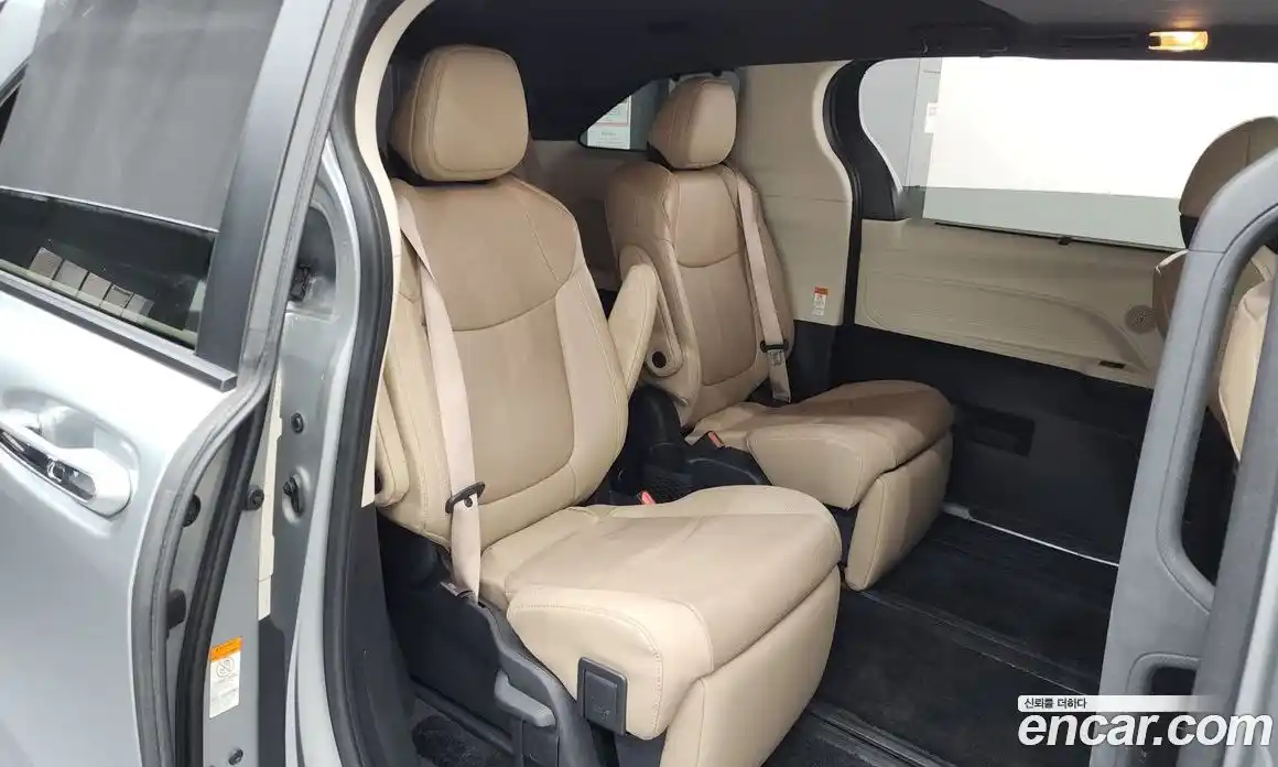 Toyota Sienna 2022 2.5 гидро в Москве № 1550042, фото 16