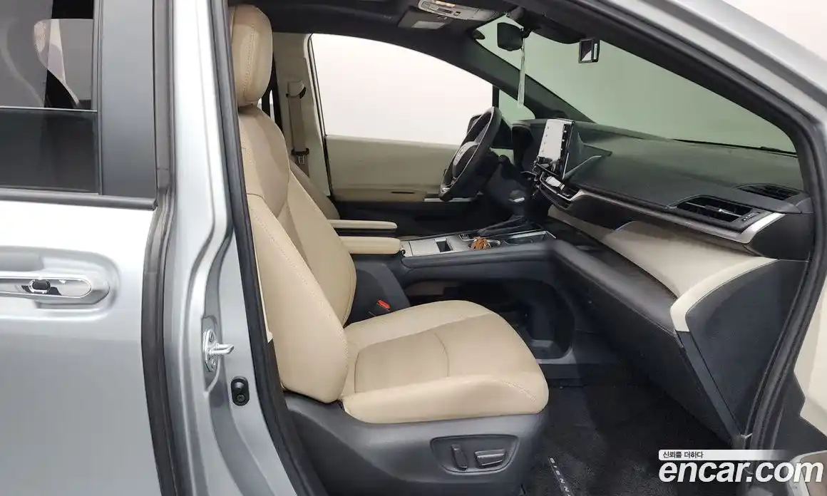 Toyota Sienna 2022 2.5 гидро в Москве № 1550042, фото 17