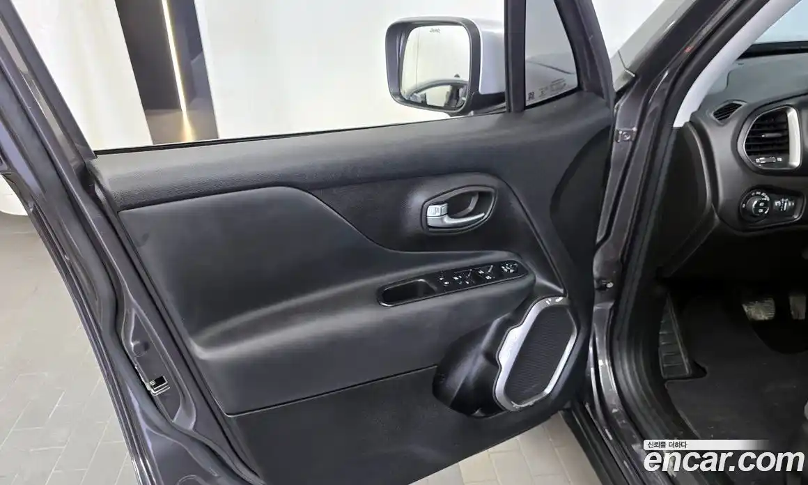 Jeep Renegade 2018 2.0 гидро в Москве № 1623927, фото 14
