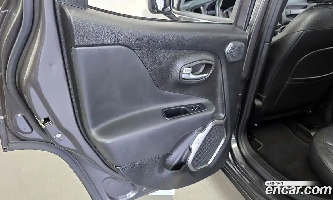 Jeep Renegade 2018 2.0 гидро в Москве № 1623927, фото 15