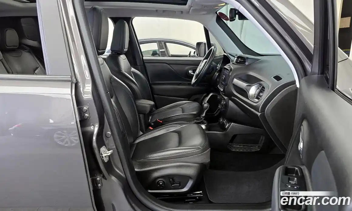 Jeep Renegade 2018 2.0 гидро в Москве № 1623927, фото 18