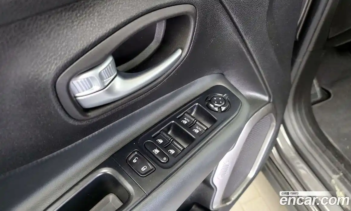 Jeep Renegade 2018 2.0 гидро в Москве № 1623927, фото 33