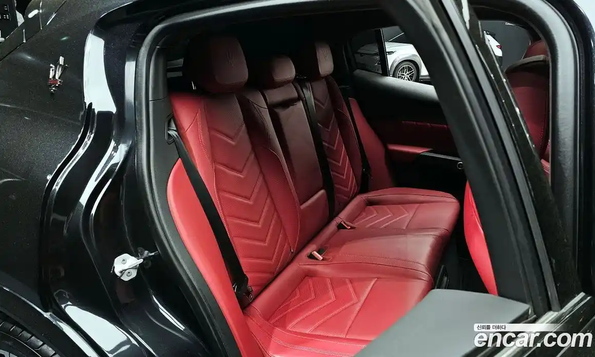 Maserati Grecale 2023 3.0 гидро, фото 14