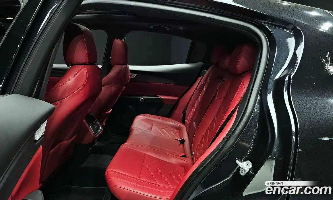Maserati Grecale 2023 3.0 гидро, фото 15
