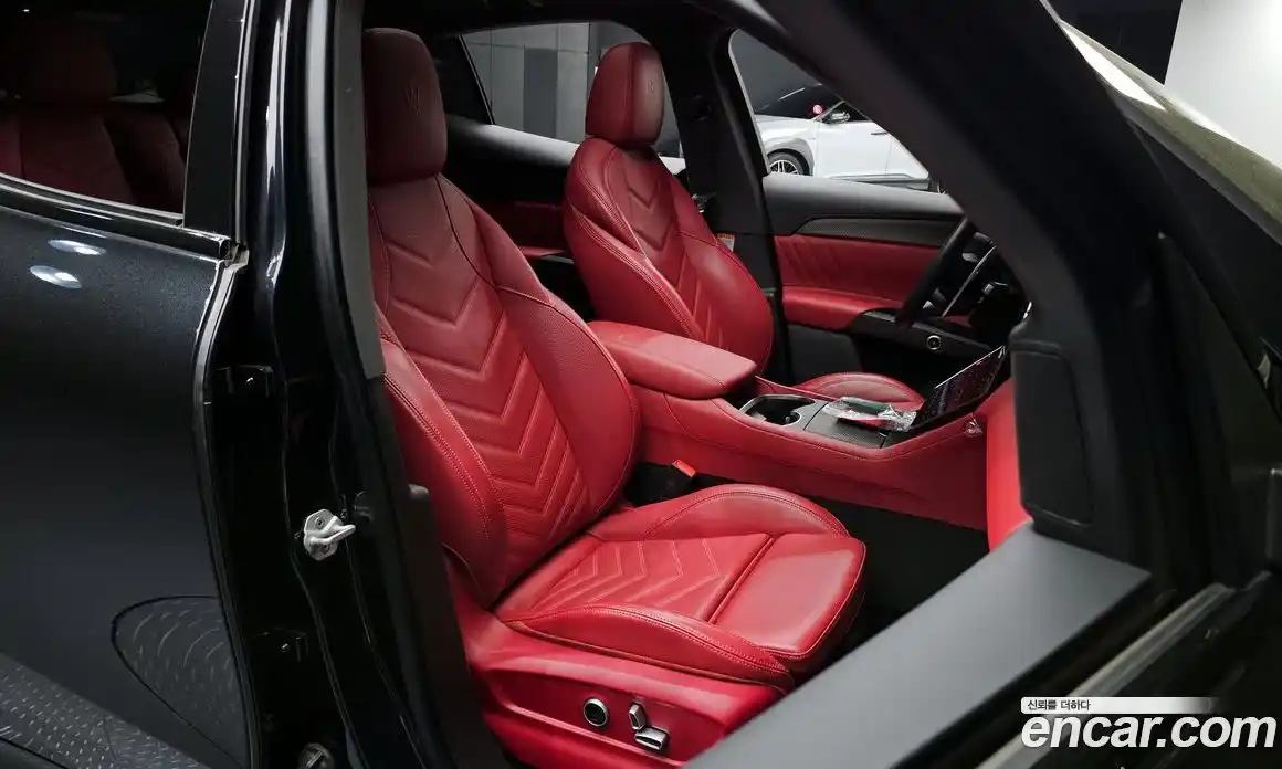 Maserati Grecale 2023 3.0 гидро, фото 16