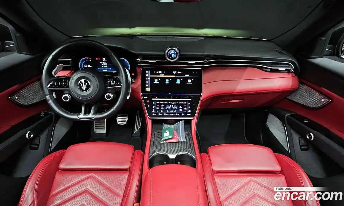 Maserati Grecale 2023 3.0 гидро, фото 9