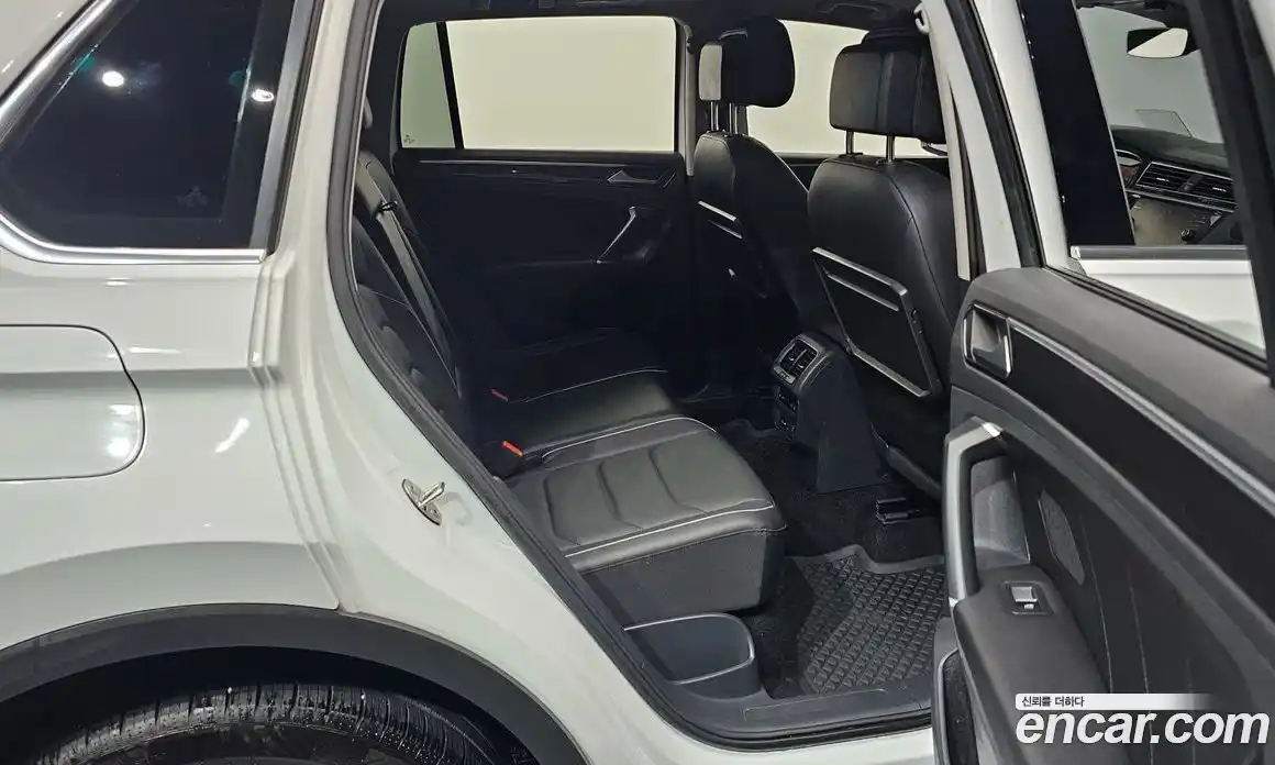 Volkswagen Tiguan 2018 2.0 гидро в Москве № 1765271, фото 17