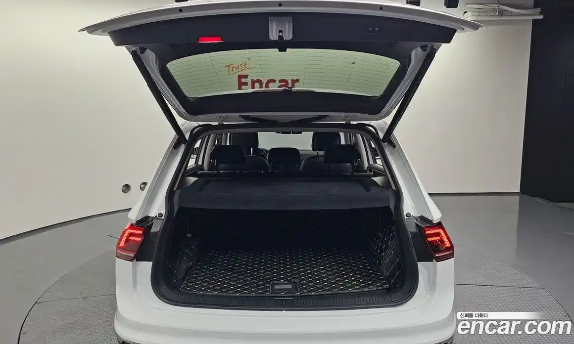 Volkswagen Tiguan 2018 2.0 гидро в Москве № 1765271, фото 26
