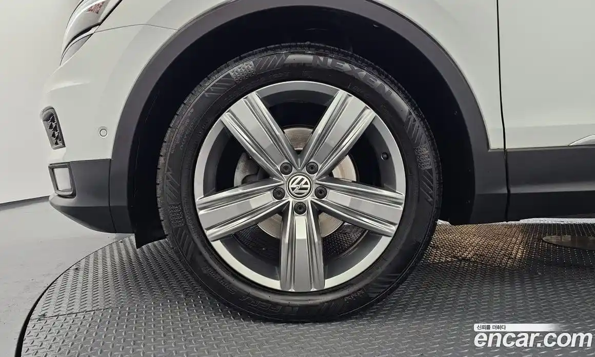 Volkswagen Tiguan 2018 2.0 гидро в Москве № 1765271, фото 5