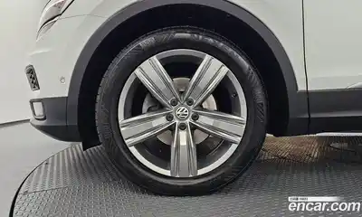 Volkswagen Tiguan 2018 2.0 гидро в Москве № 1765271, миниатюра 5
