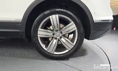 Volkswagen Tiguan 2018 2.0 гидро в Москве № 1765271, миниатюра 7
