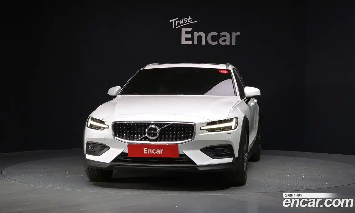 Volvo V60 2020 2.0 гидро в Москве № 1836870, фото 3