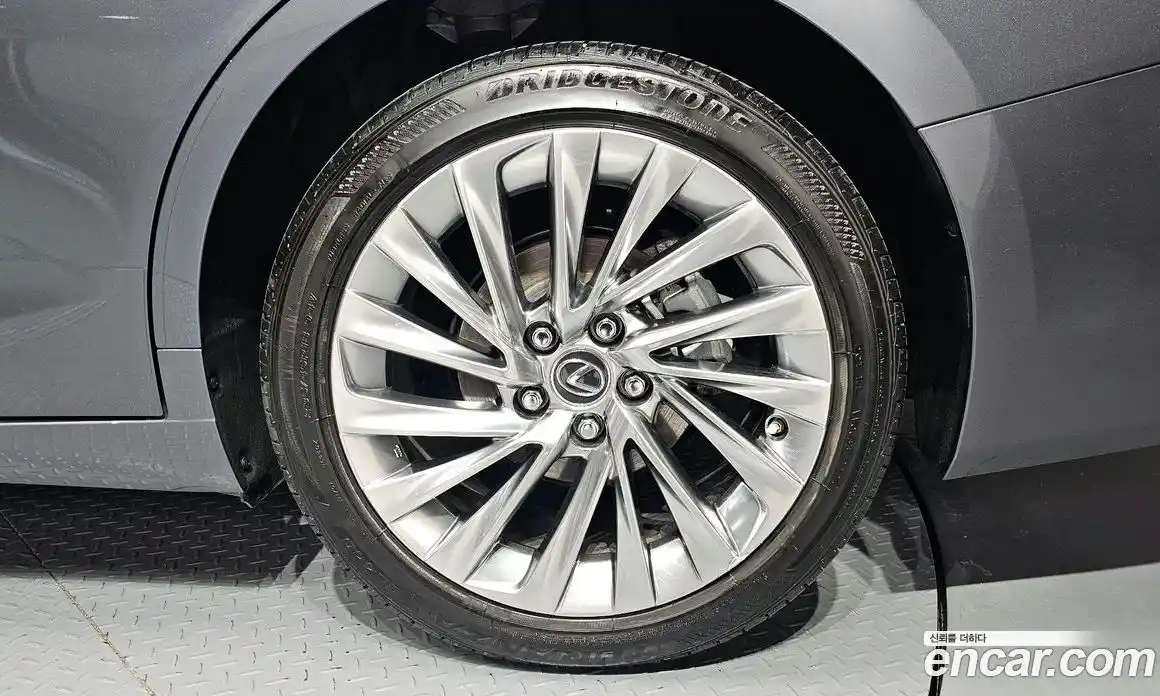 Lexus ES 2024 2.5 гидро в Москве № 1837916, фото 7