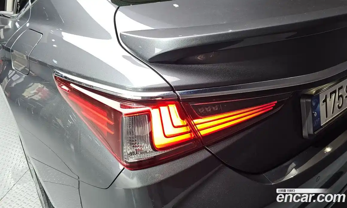 Lexus ES 2024 2.5 гидро в Москве № 1837916, фото 9