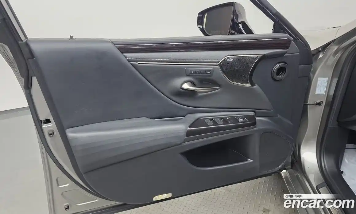 Lexus ES 2019 2.5 гидро в Москве № 1837924, фото 14