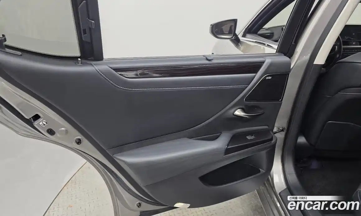 Lexus ES 2019 2.5 гидро в Москве № 1837924, фото 15