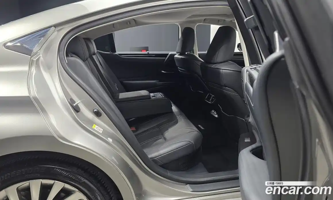 Lexus ES 2019 2.5 гидро в Москве № 1837924, фото 17