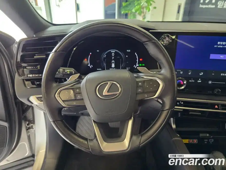 Lexus RX 2023 2.5 вариатор в Москве № 1837996, фото 14