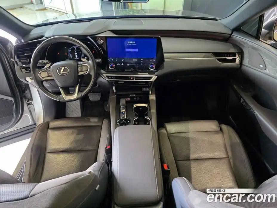 Lexus RX 2023 2.5 вариатор в Москве № 1837996, фото 7