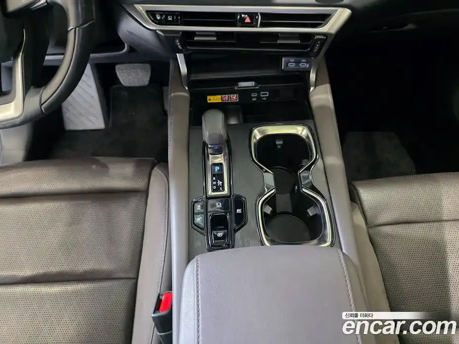 Lexus RX 2023 2.5 вариатор в Москве № 1837996, фото 9