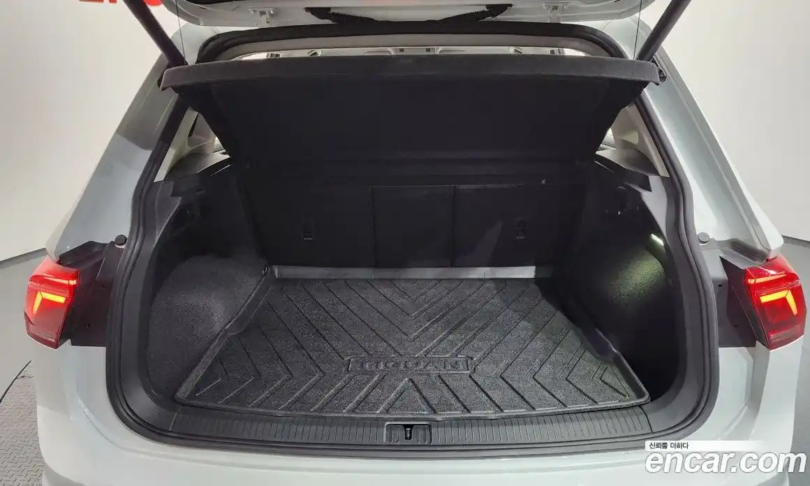 Volkswagen Tiguan 2021 2.0 гидро в Москве № 1838076, фото 26