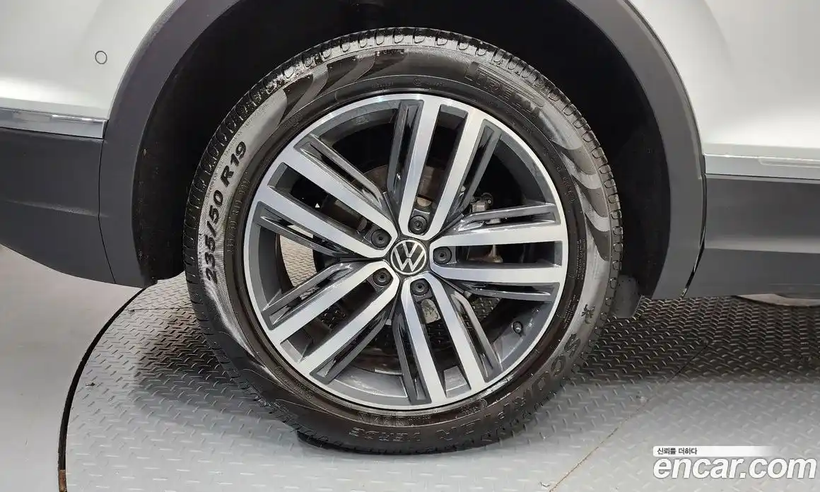 Volkswagen Tiguan 2021 2.0 гидро в Москве № 1838076, фото 4