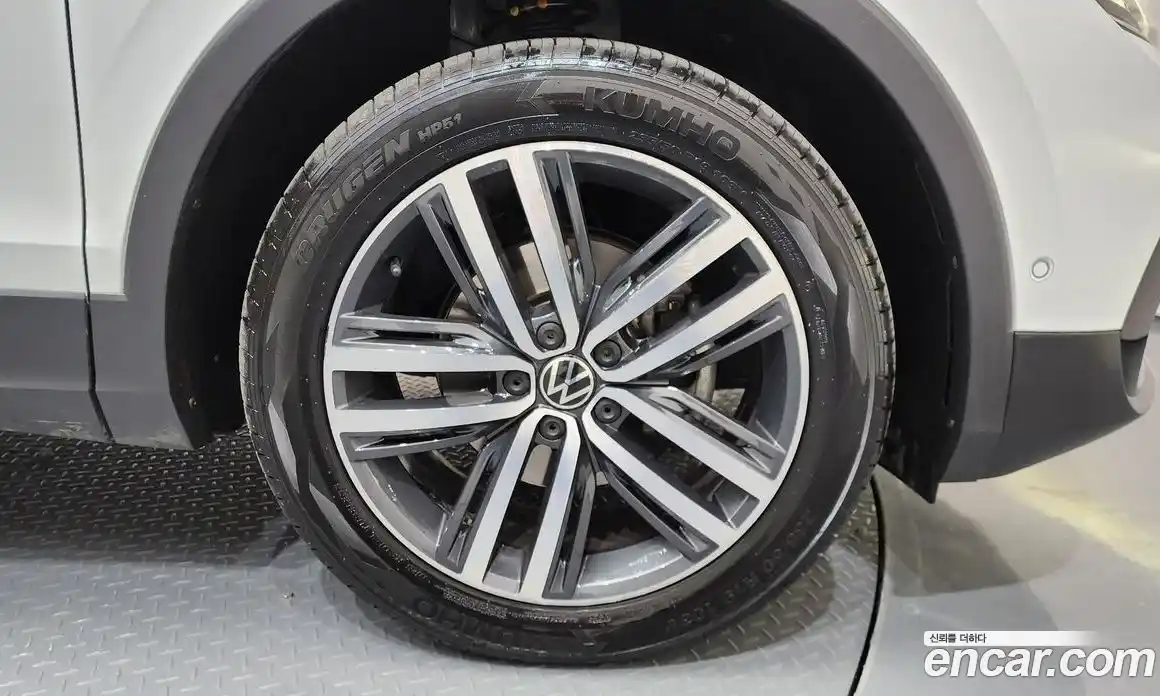 Volkswagen Tiguan 2021 2.0 гидро в Москве № 1838076, фото 6