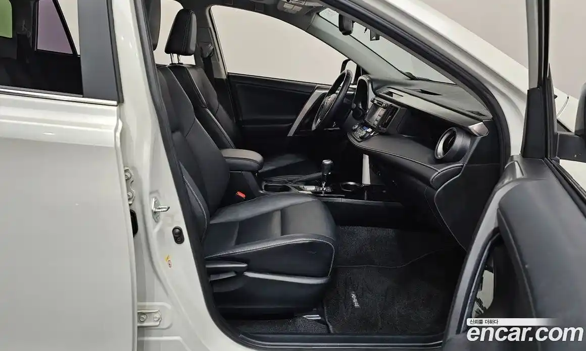 Toyota RAV4 2016 2.5 гидро в Москве № 1838506, фото 11