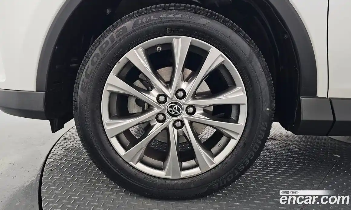 Toyota RAV4 2016 2.5 гидро в Москве № 1838506, фото 5