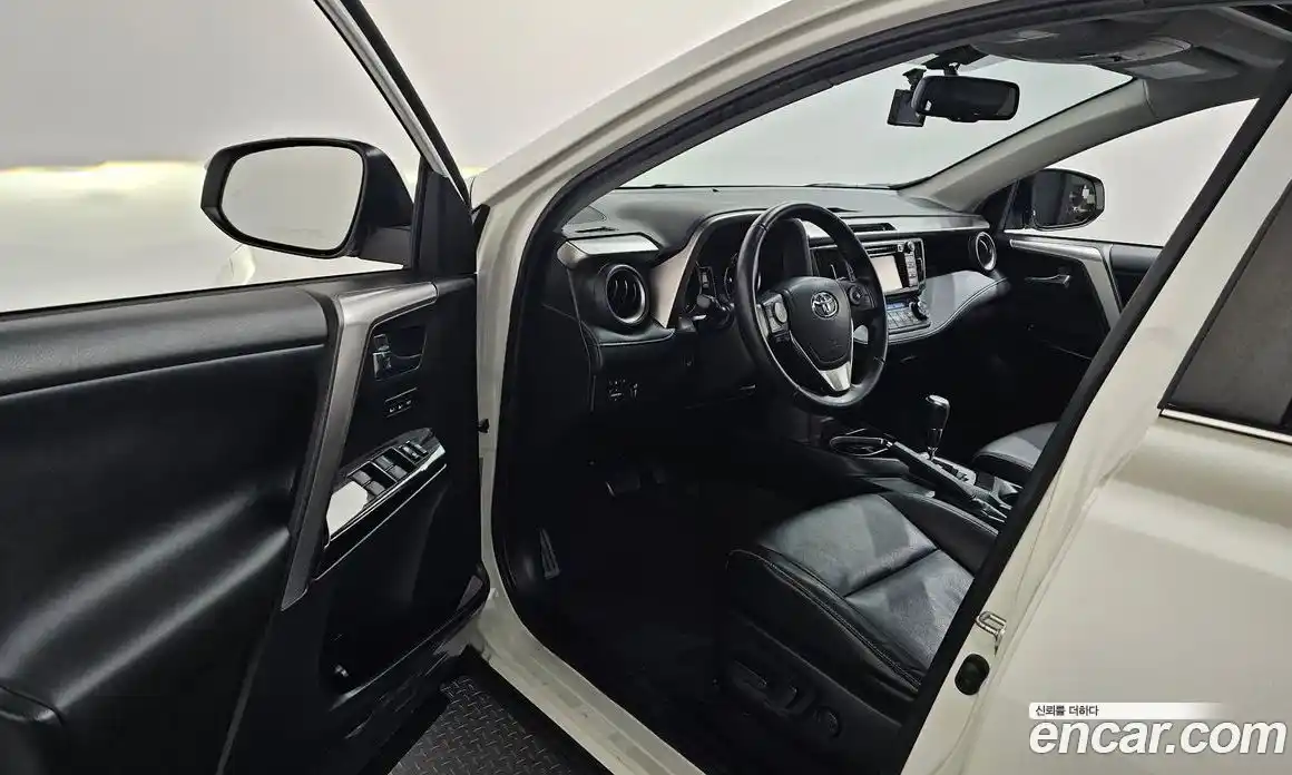 Toyota RAV4 2016 2.5 гидро в Москве № 1838506, фото 10