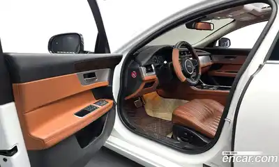 Jaguar XF 2018 2.0 гидро в Москве № 1840477, миниатюра 10