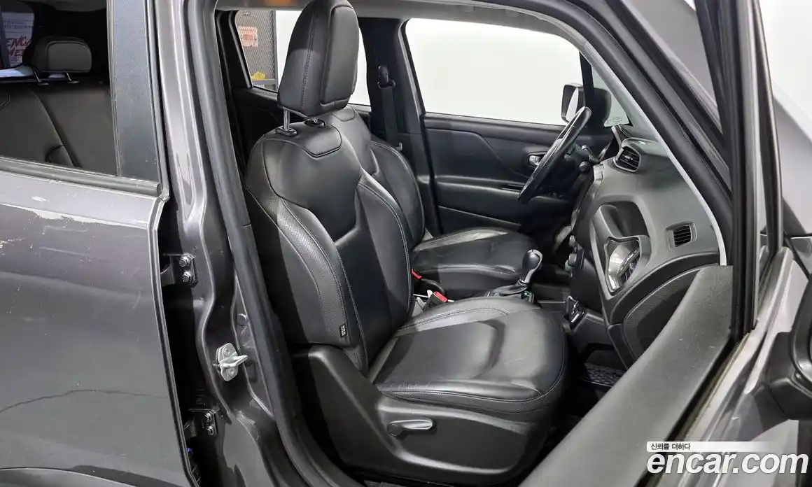 Jeep Renegade 2019 2.4 гидро в Москве № 232627, фото 12