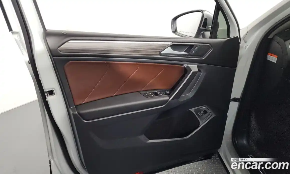 Volkswagen Tiguan 2023 2.0 гидро в Москве № 1293863, фото 14