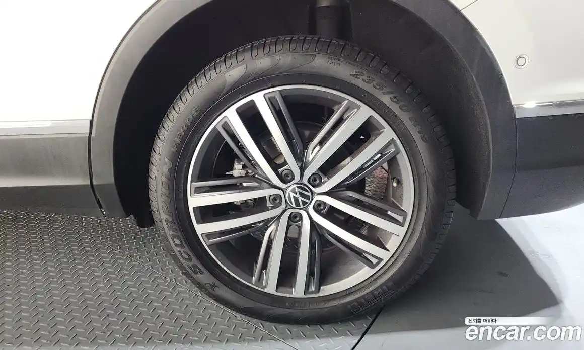 Volkswagen Tiguan 2023 2.0 гидро в Москве № 1293863, фото 7
