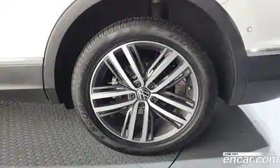 Volkswagen Tiguan 2023 2.0 гидро в Москве № 1293863, миниатюра 7