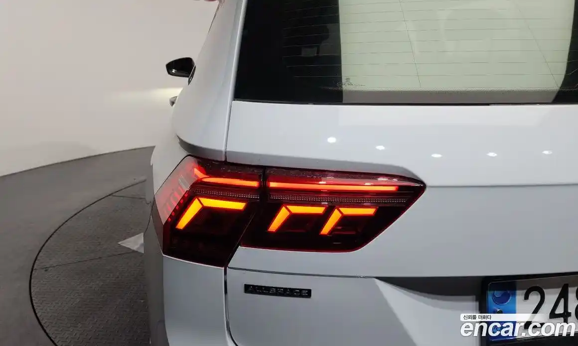 Volkswagen Tiguan 2023 2.0 гидро в Москве № 1293863, фото 9