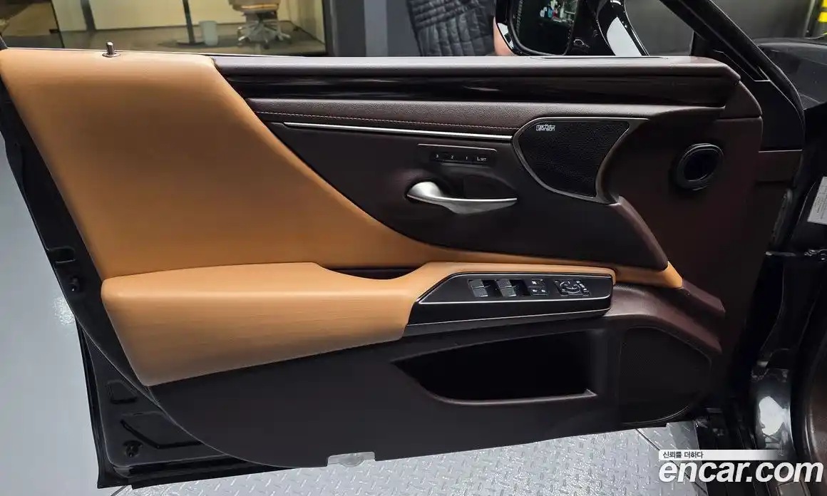 Lexus ES 2019 2.5 гидро в Москве № 1405389, фото 14