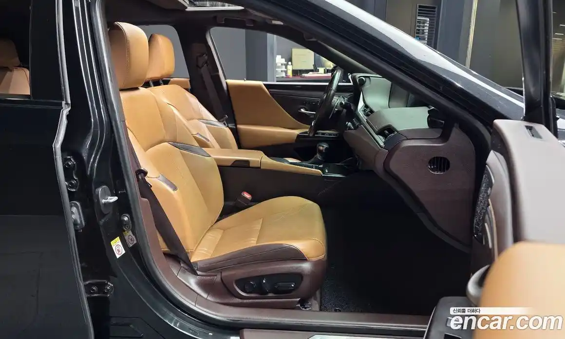 Lexus ES 2019 2.5 гидро в Москве № 1405389, фото 17