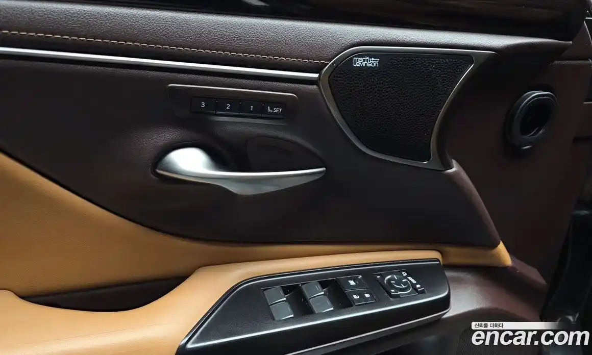 Lexus ES 2019 2.5 гидро в Москве № 1405389, фото 27
