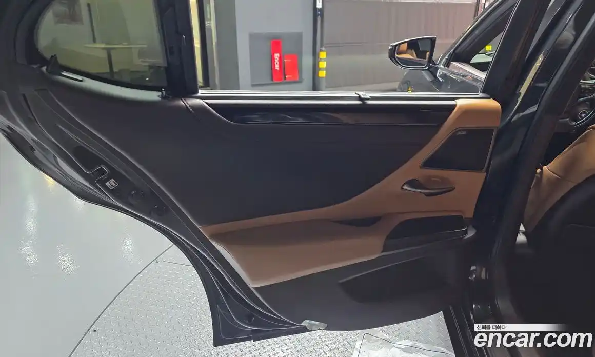Lexus ES 2019 2.5 гидро в Москве № 1405389, фото 33
