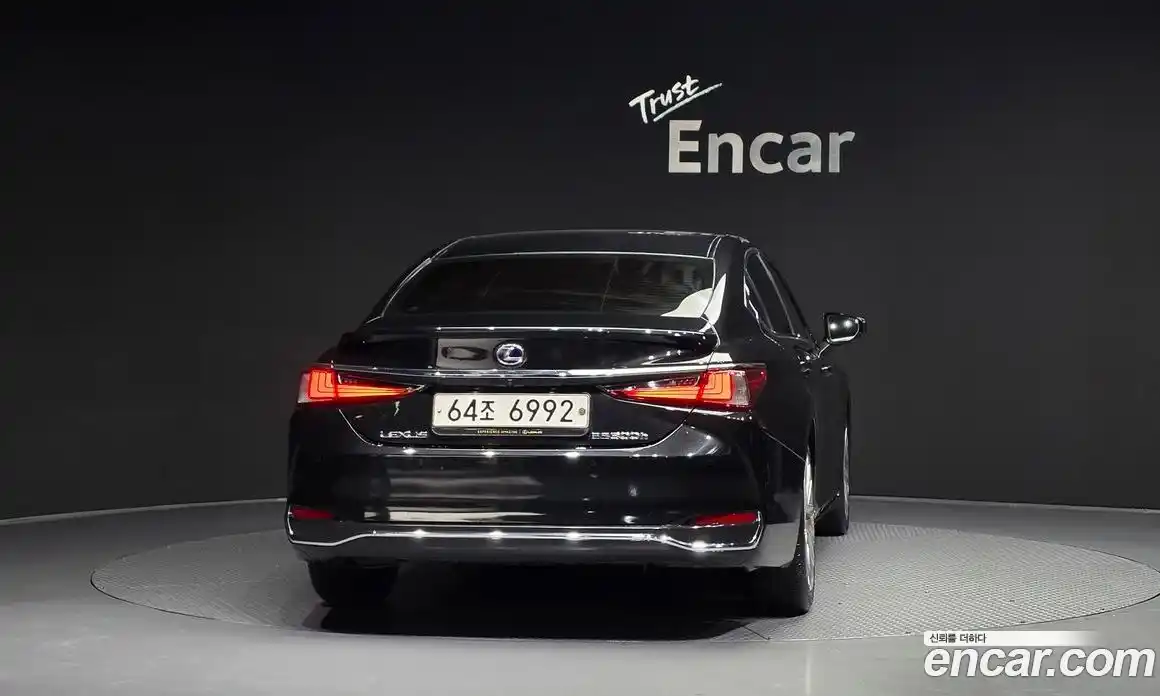 Lexus ES 2019 2.5 гидро в Москве № 1405389, фото 4