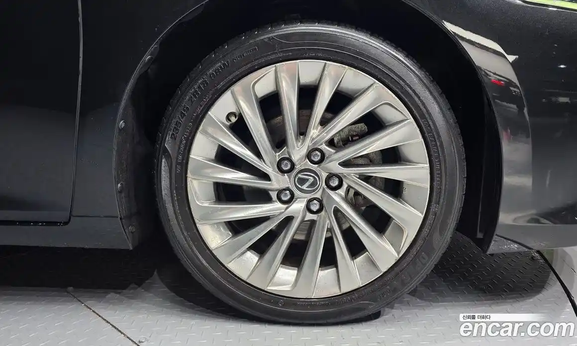 Lexus ES 2019 2.5 гидро в Москве № 1405389, фото 7